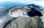 Кислотное озеро в кратере вулкана Малый Семячик, Камчатка